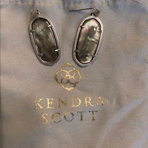Kendra Scott Elle Earring in Black Mother of Pearl